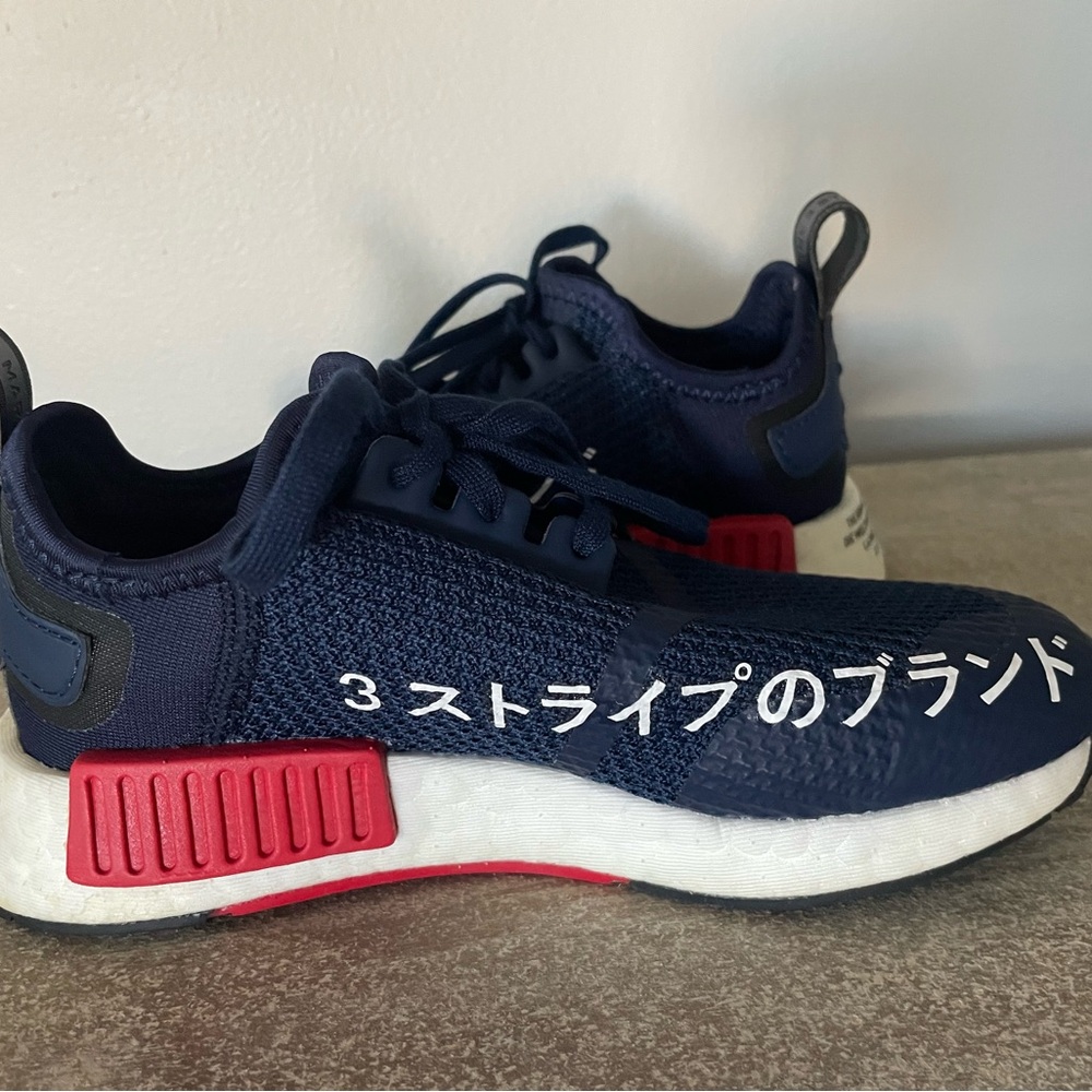 Adidas Boys size 1 NMD Sneakers - Picture 5 of 10